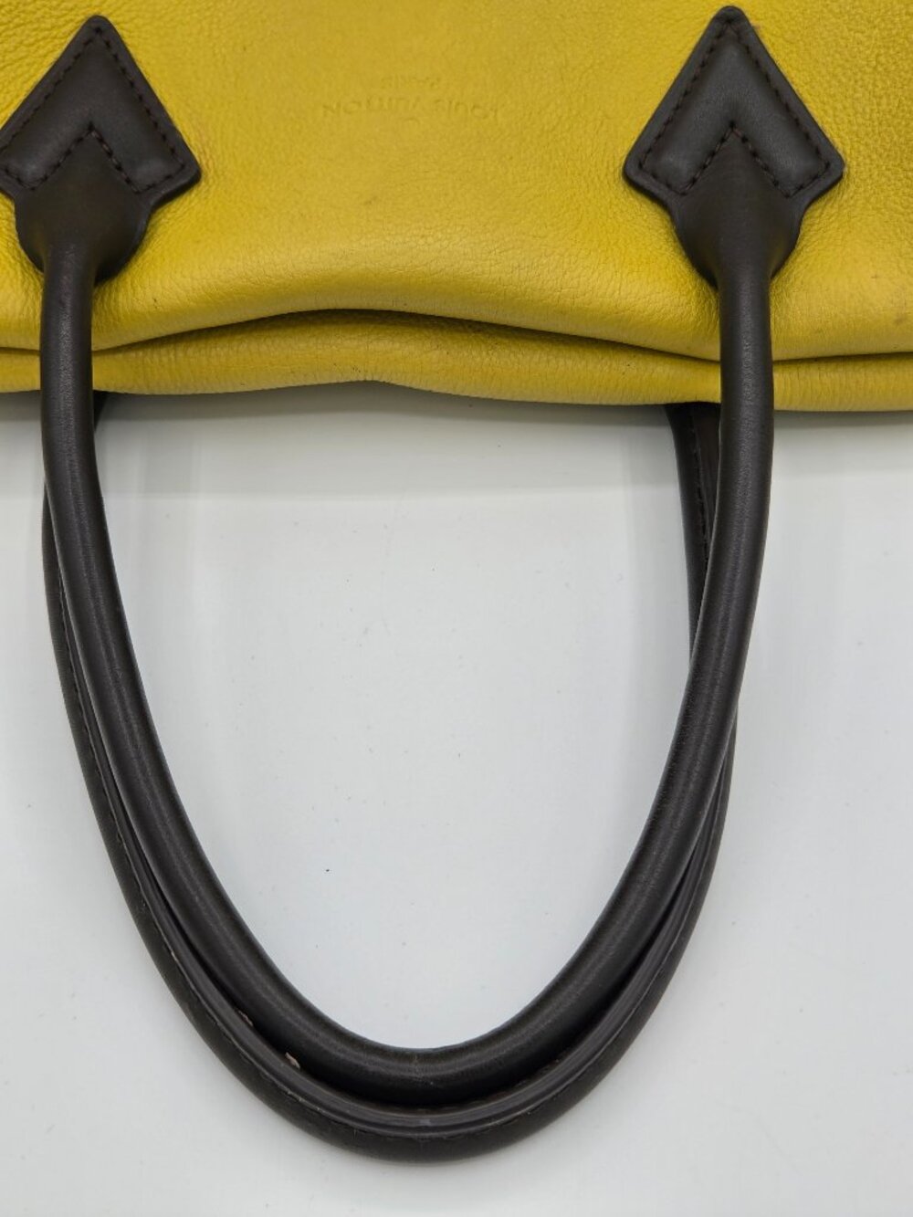 Louis Vuitton Veau Cachemire Tote W PM – Pistache | Grained Calfskin Leather - Picture 15 of 15